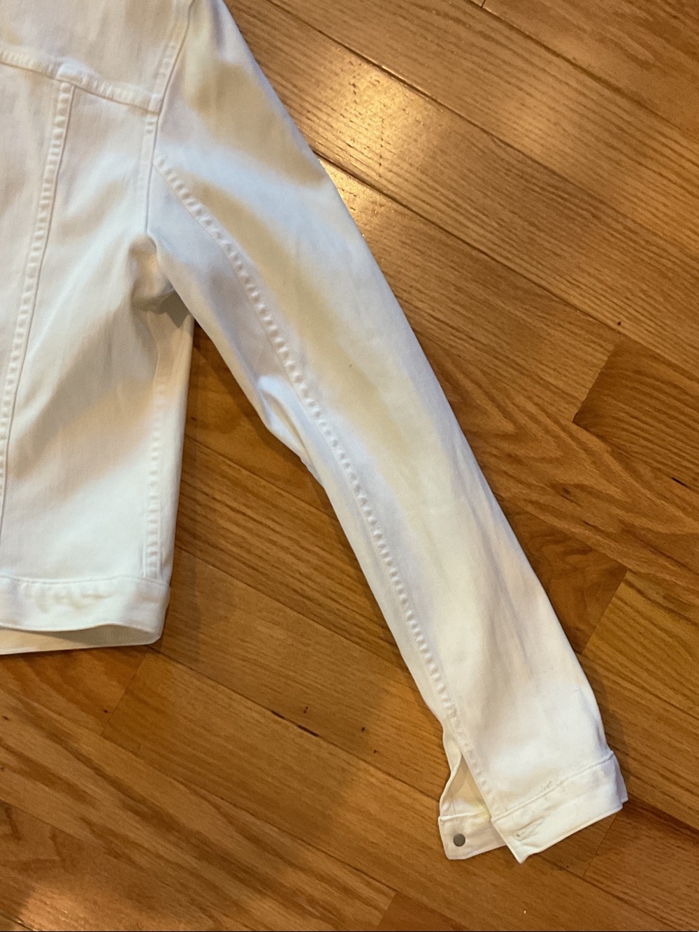 Joie White Lightweight Jean Jacket like new has dirt smudge back large NWOT - Picture 15 of 16